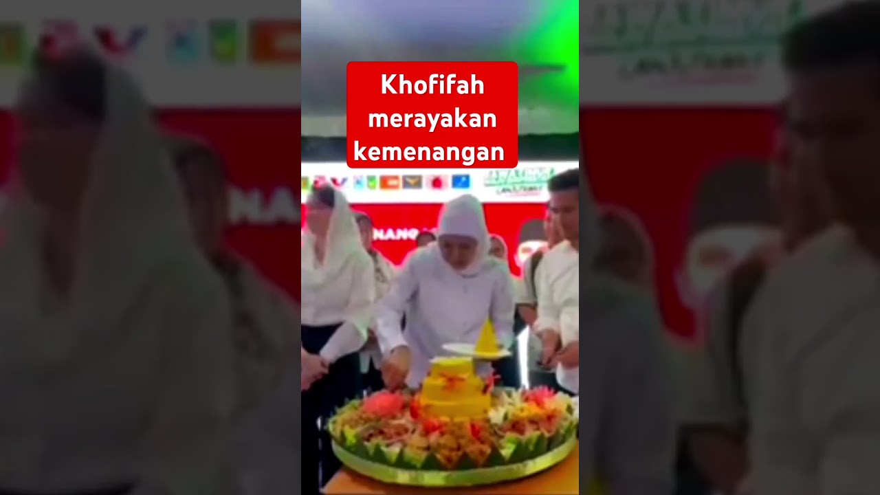 Khofifah merayakan kemenangan