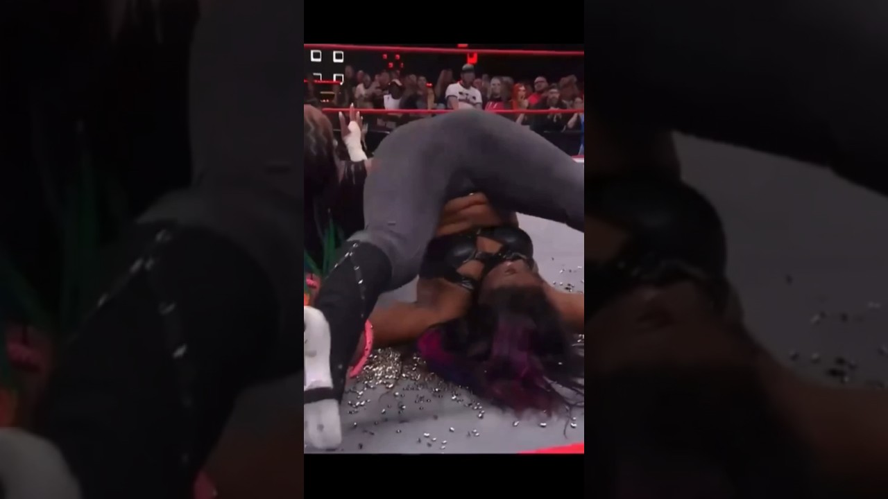 Kiera Hogan & Athena Street Fight #womenswrestling #roh #aew #wwe #impact #wrestling #luchalibre