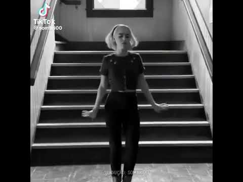 Kiernan Shipka 