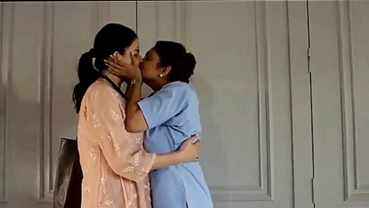 Kirti Kulhari and Shefali Shah kiss Scene 🔥😍