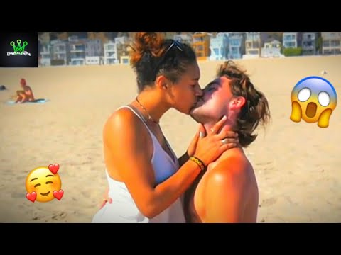 Kissing Prank: Black & White Kissing Game (BEACH EDiTiON)