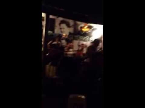 KIZ SENİN DERDİN NE---KUŞADASI HAVUZBAŞI BAR