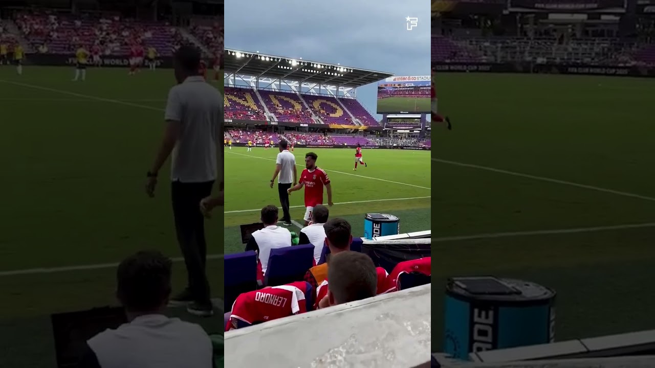 Kokcu and Bruno Lage tense exchange during Benfica vs Auckland City match
