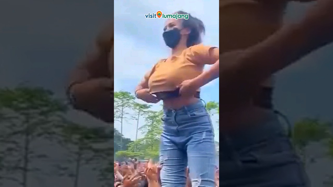 Konser Dangdut Penonton Cewek Gemes Hampir Buka Baju 🤣 #dangdut #dangdutkoplo #dangdutviral #konser