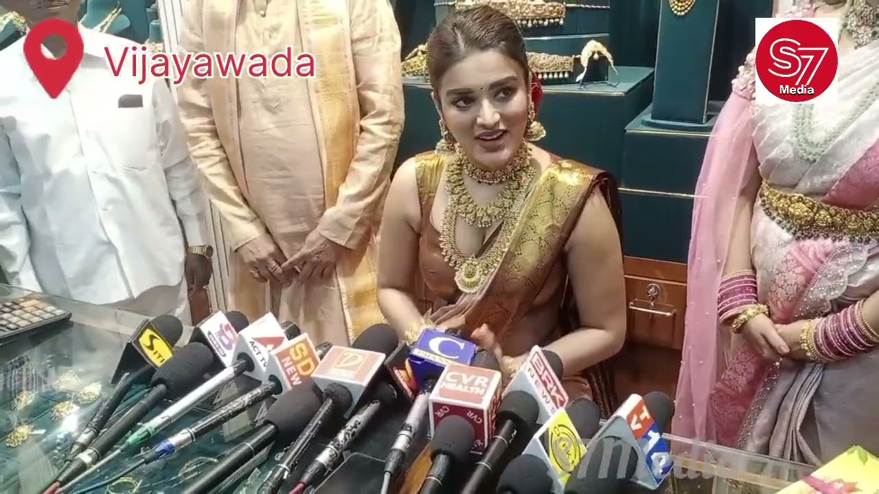 kovela Jewellers.. #grand opening showroom..#celebration Guest..#NIDHHI AGERWAL..