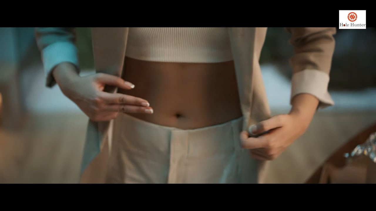 Kriti Sanon Navel Exposing