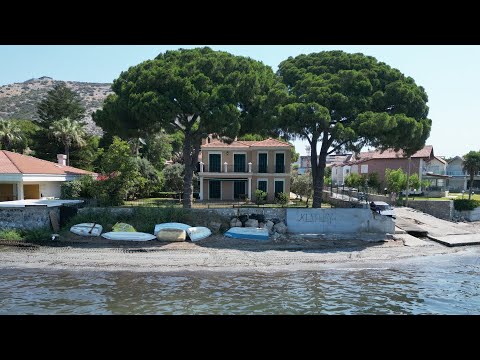 Kuşadasın'da Denize Sıfır İki Müstakil Villa