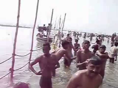 Kumbh Mela 2007 bath by foreigner