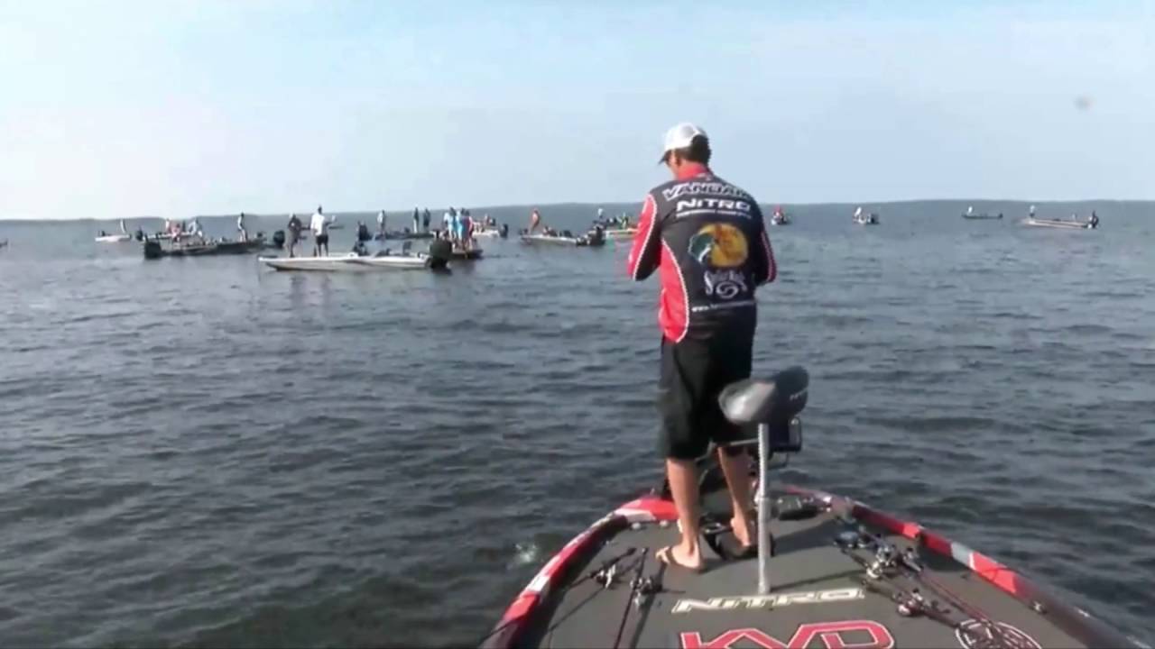 KVD reels in a monster 9+ pound bass - day 3 Toledo Bend