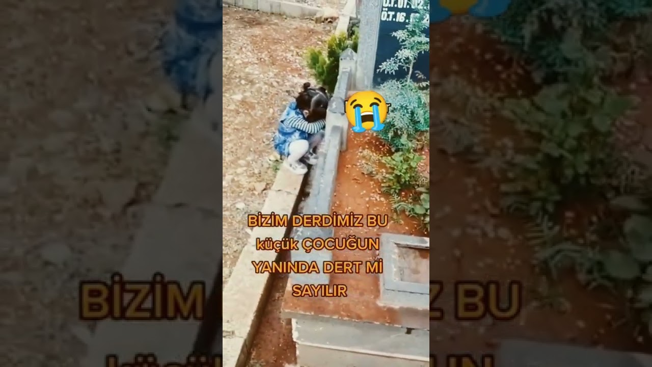 kız annesinin mezar başında ağlıyor #shorts #subscribe
