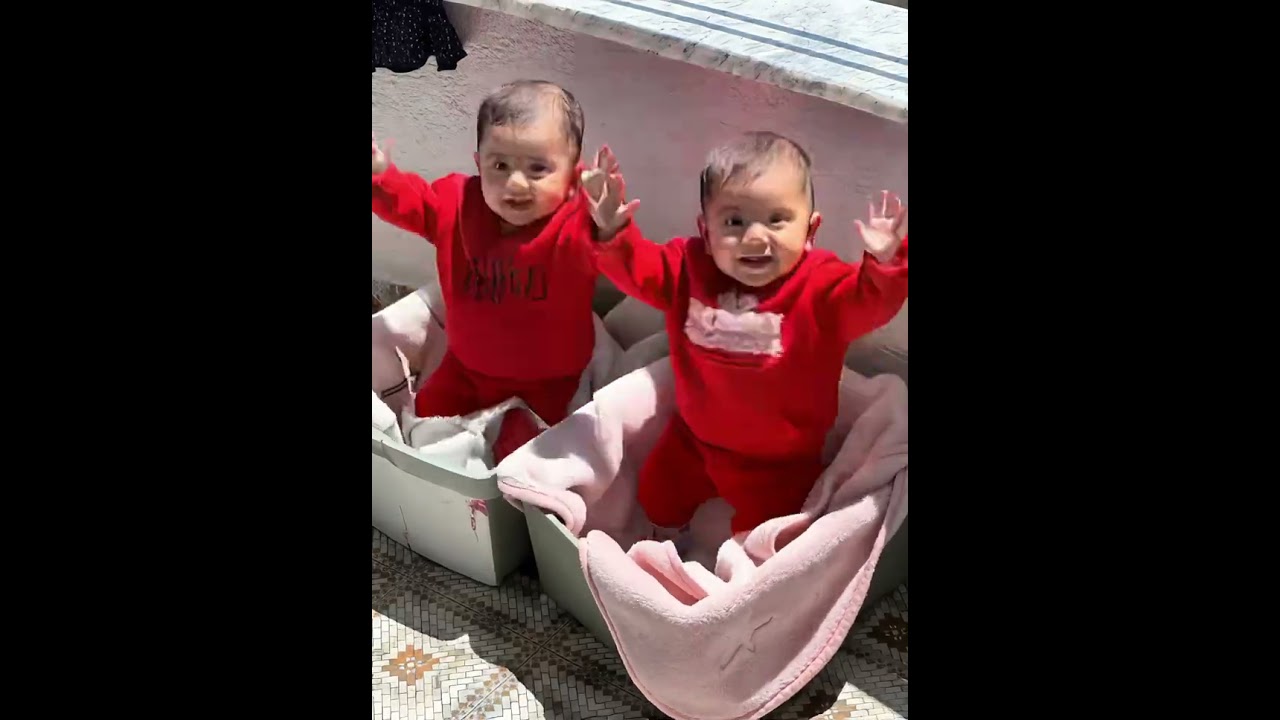 İKİZLERİN ZIPLAMA PARTİSİ BAŞLADI #yüsrazümra #ikizler
