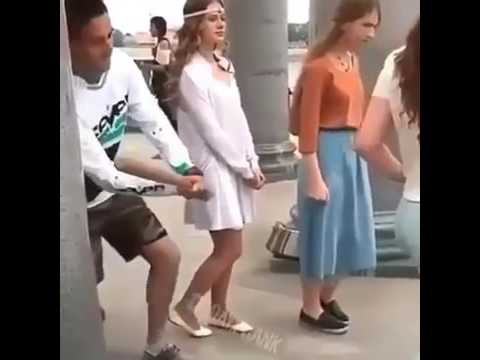Kızın Poposuna Beyzbol Sopasıyla Vurdu