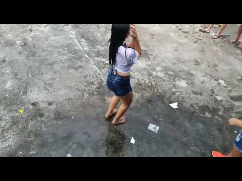 La ganadora de mis camiseta mojada en pupusa