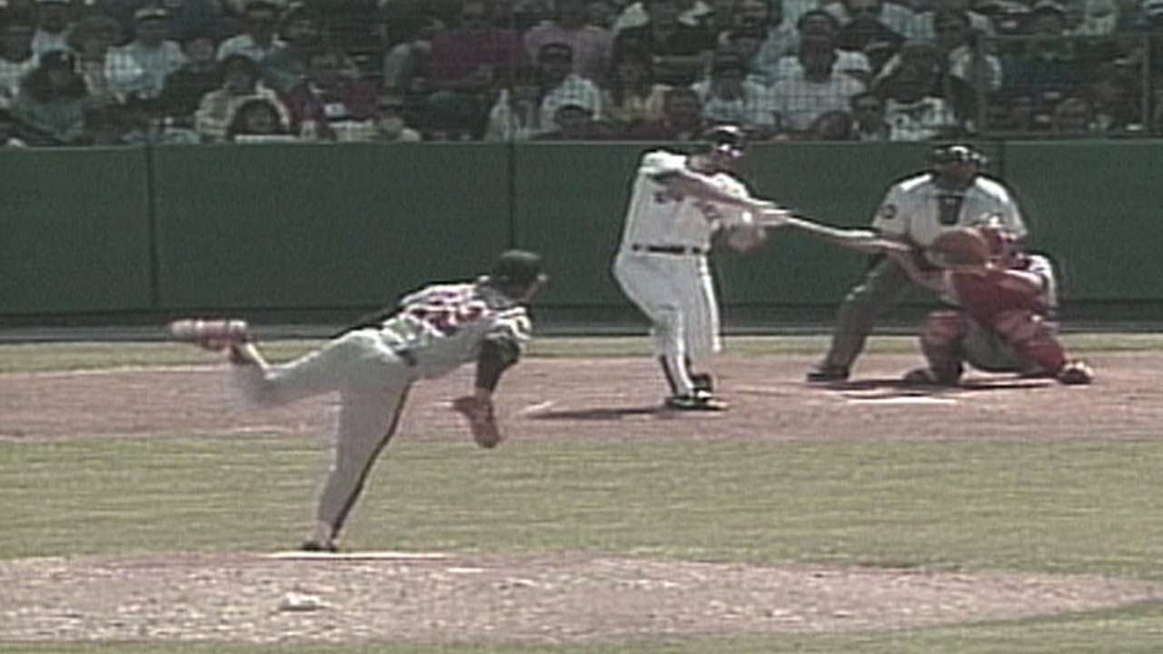 LAA@BOS: Boggs collects his 2,000th career hit