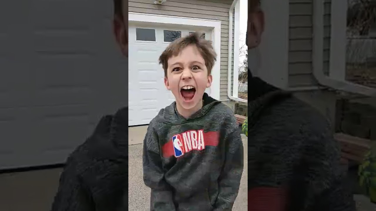 lad 20 dunks with a guy twerking