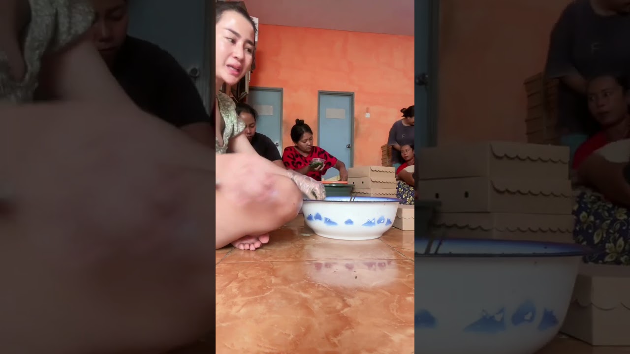 lagi masak pamer paha mulus banget