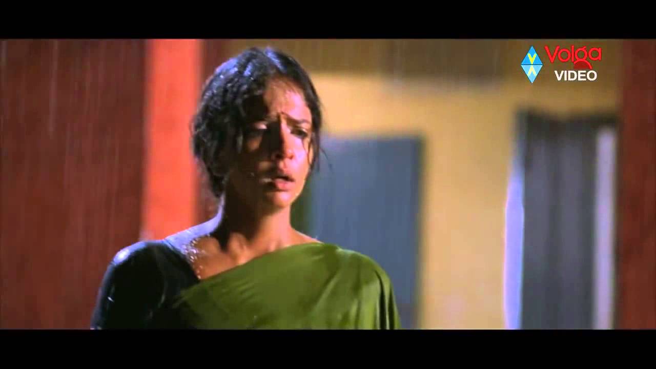 Lakshmi Manchu wet in saree : the slow soak in rain