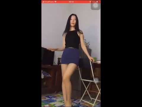 lan chi- idol bigo nhảy sexy váy ngắn