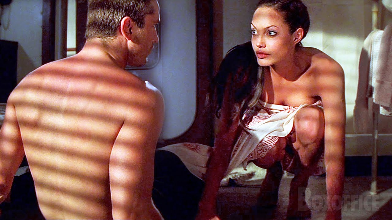 Lara Croft's dangerous seduction | Tomb Raider 2 | CLIP