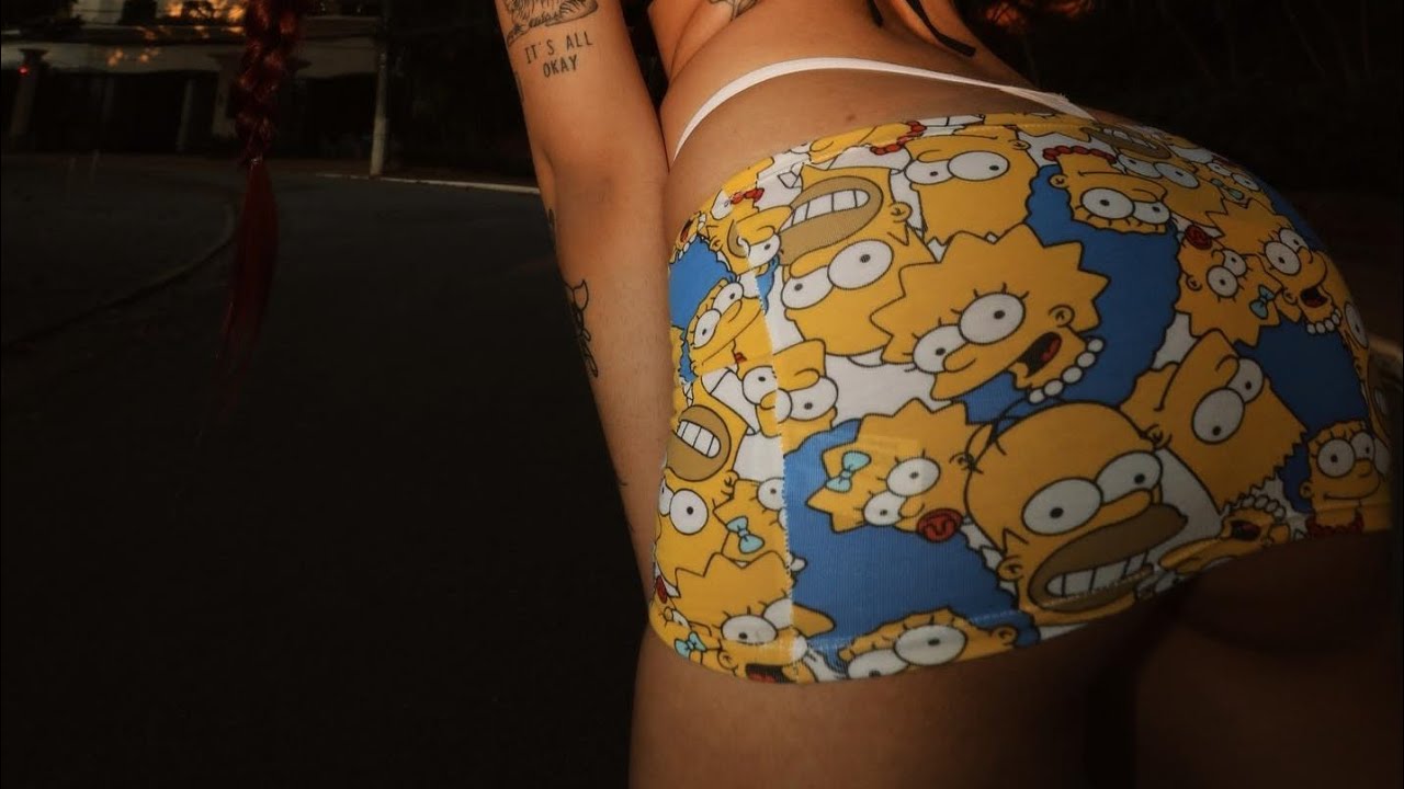 Lara Silva rebolando