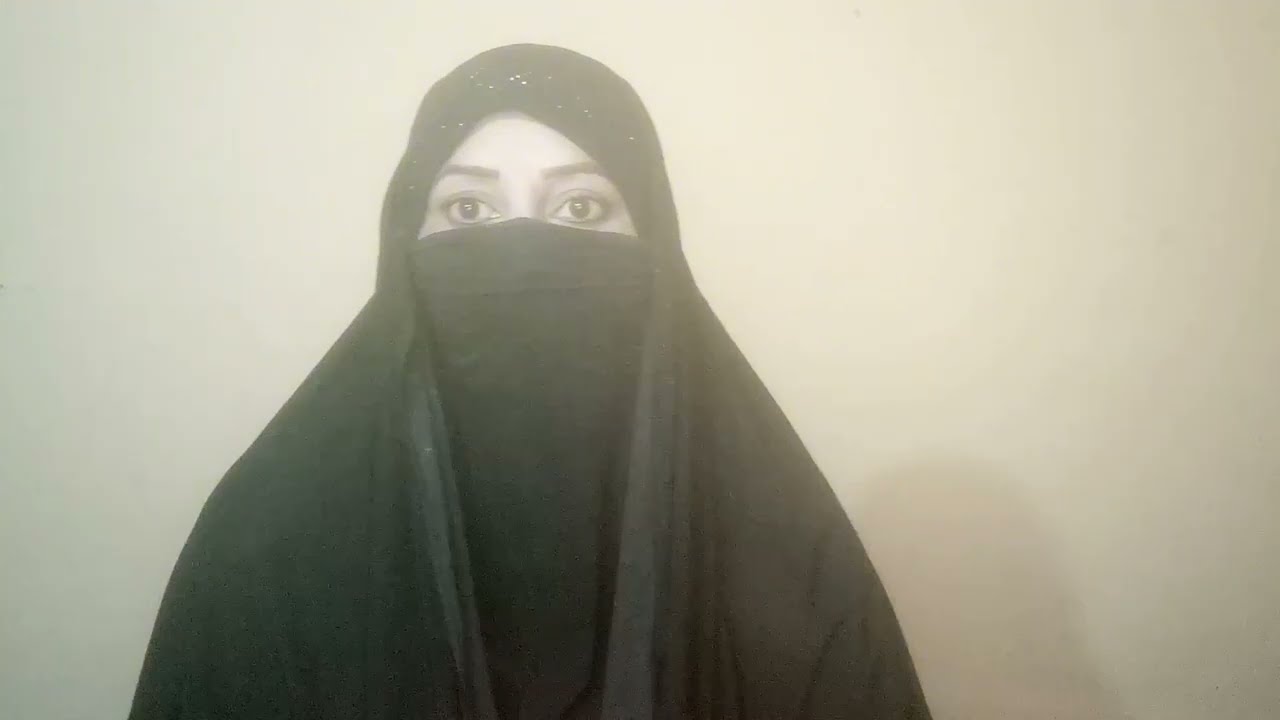 Larkiyan Apna Pani kese Nikalti hein by crazy Ayesha