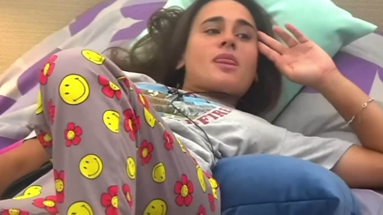 Las chicas de Gran Hermano se cambian en sus dormitorios
