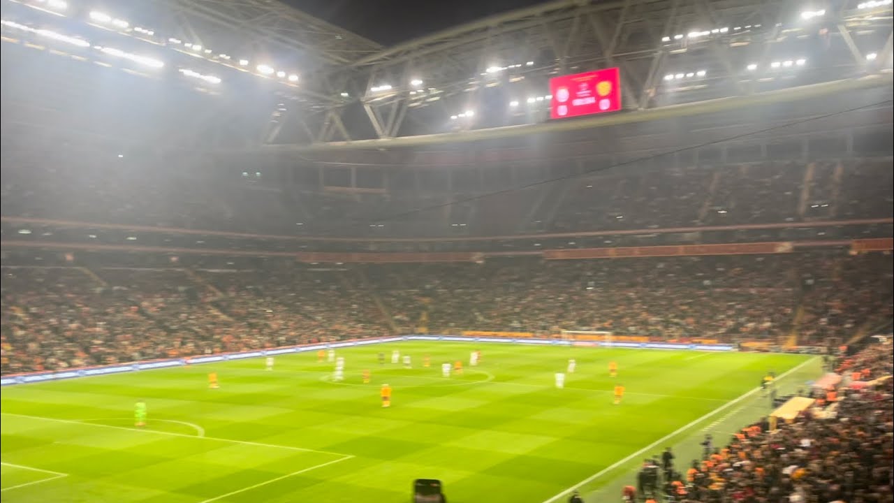 Üçlüden sonra tüm stad FAA (Galatasaray-Ankaragücü maç başı)
