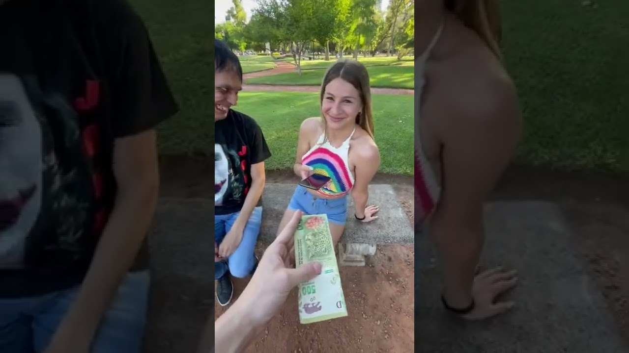 LE DARÍAS UN BESO A HOLA NIÑOS ? 😘