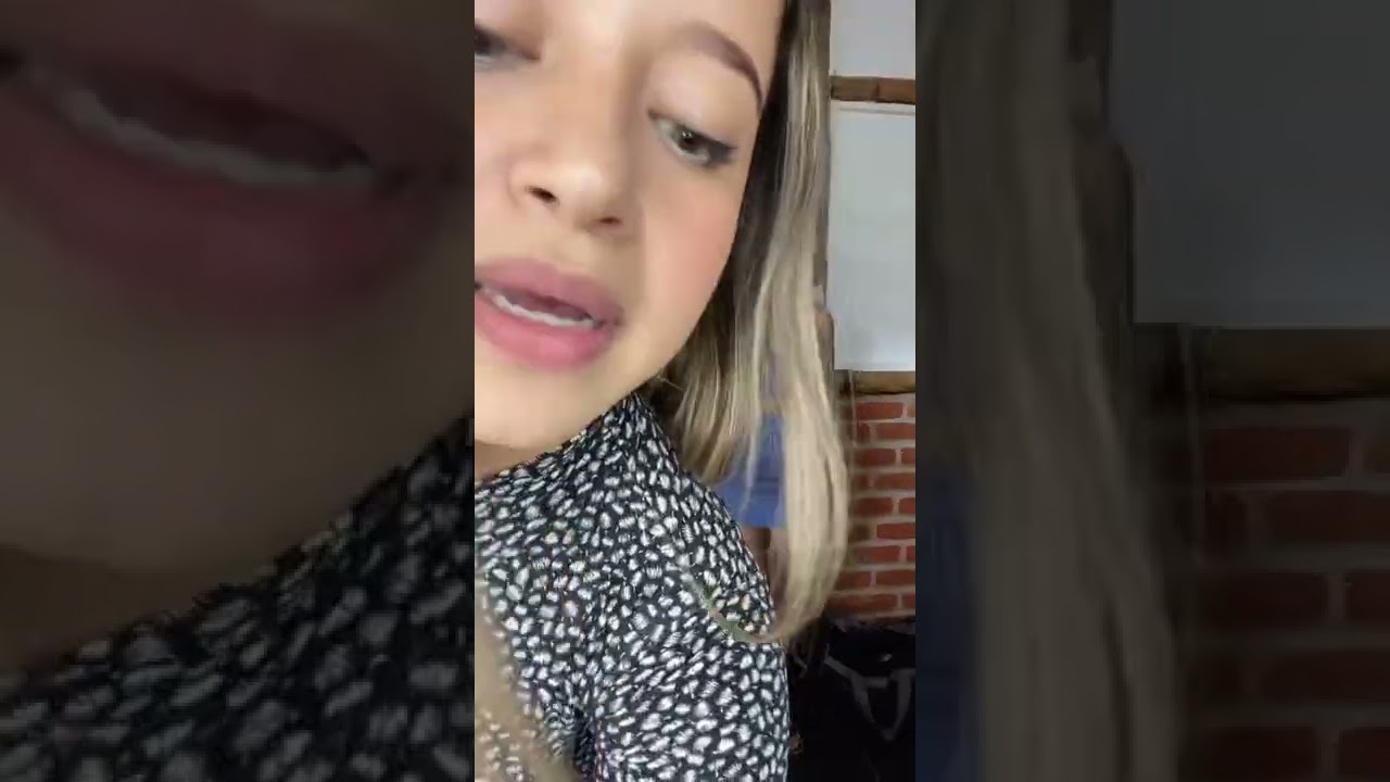 Le quedó bien el azul