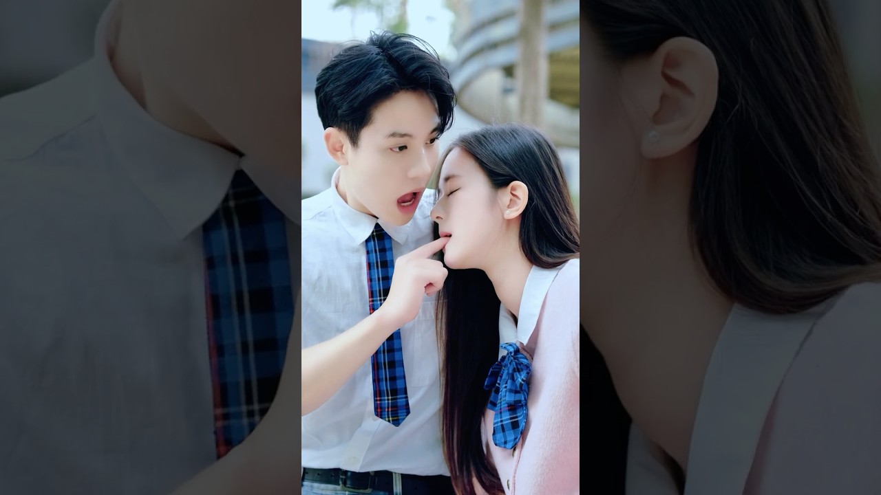 Leaning on the wrong shoulder #linhchihihi #messyclassroom #schoolcrush #schooldrama