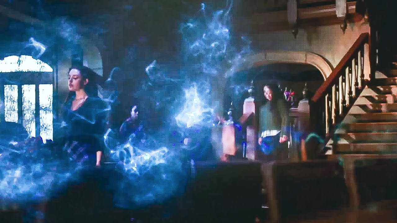 Legacies 3x06 Hope’s uncontrollable energy blasts! Hope uses her powers. (Danielle Rose Russell)