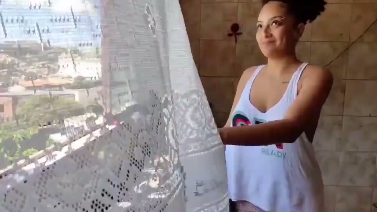 LIMPANDO O FOGÃO COM  BIANCA