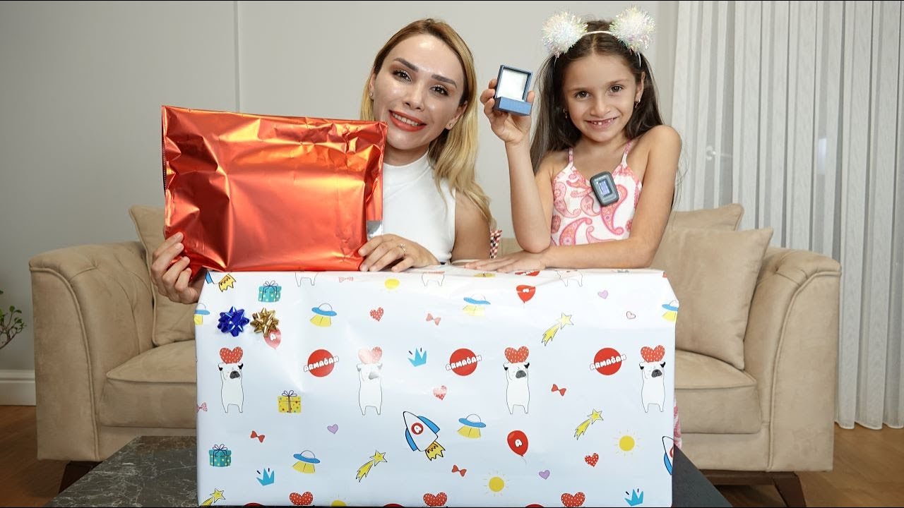 Lina'nın Kuzeni Emir'in Doğum Gününe Gidiyoruz ! Hediye Alışverişimiz