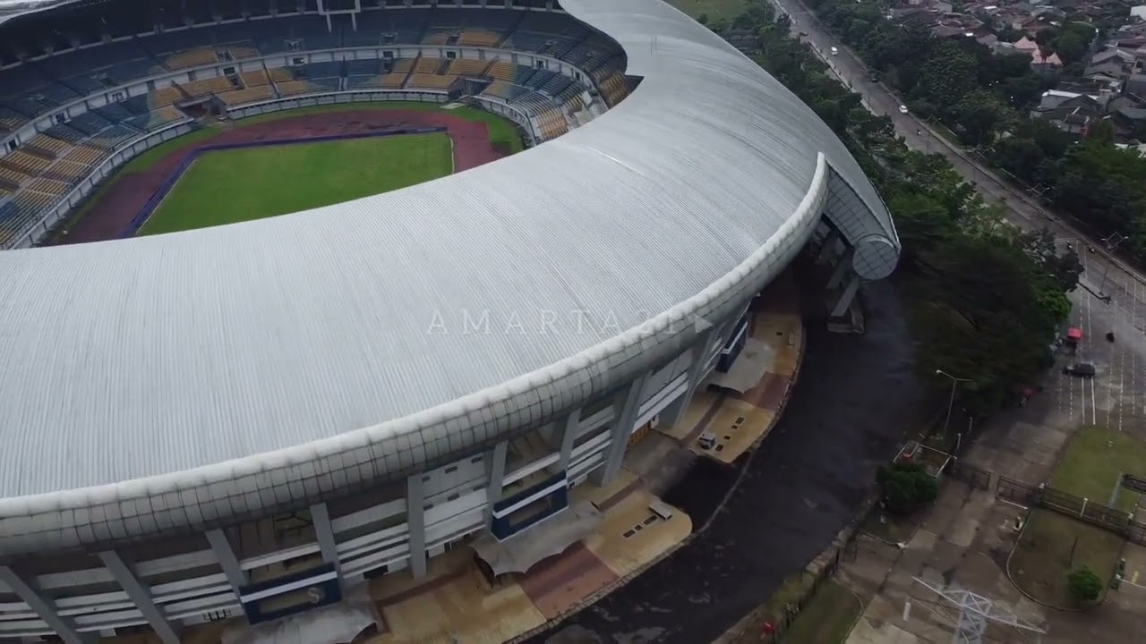 LIPUTAN GBLA SORE HARI || CUACA BANDUNG TIMUR || RUMPUT LAPANGAN TERUS BERKEMBANG TUMBUH