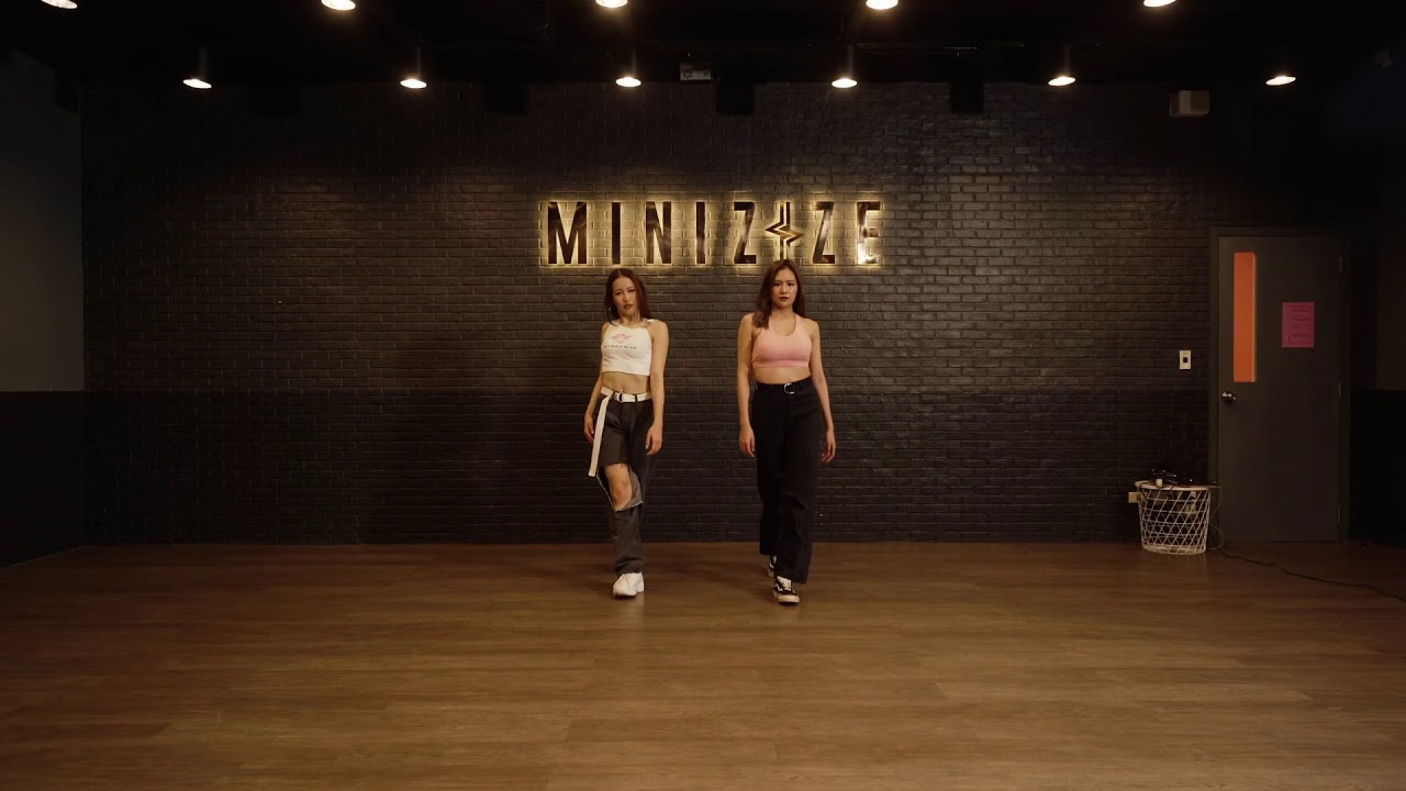 Lisa ( blackpink ) - Attention dance cover