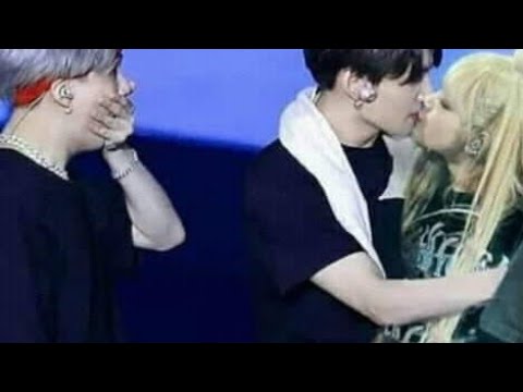 Lisa Kisses Jungkook on stage during performance 😮😳😱