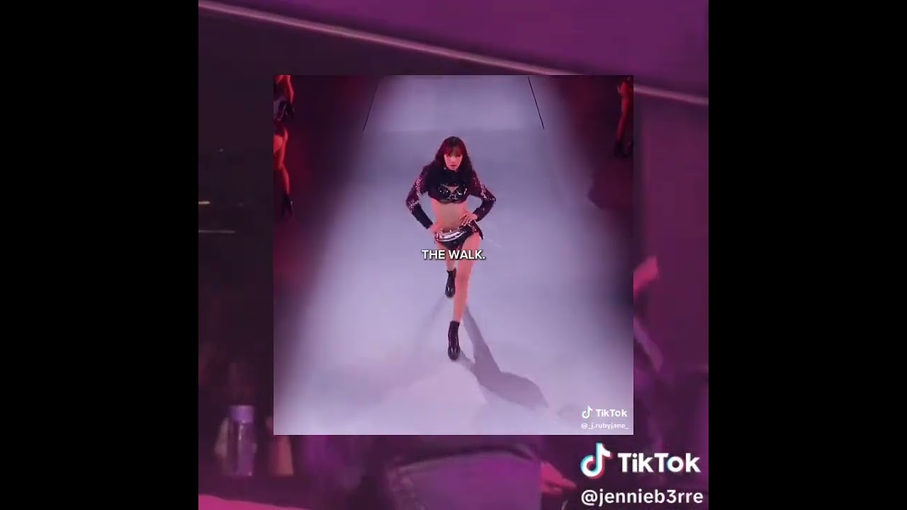 Lisa nın o yürüyüşü 🔥 #lisa #kesfett #kesfetacilllll #shirts #shorts #reels #skz #catwnederseo #tikt