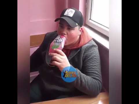Lise Öğrencisi İzzet-Didi Şişesiyle Araba Gazlama Sesi Çıkartıyor(Sevip de Kavuşamayanlara)