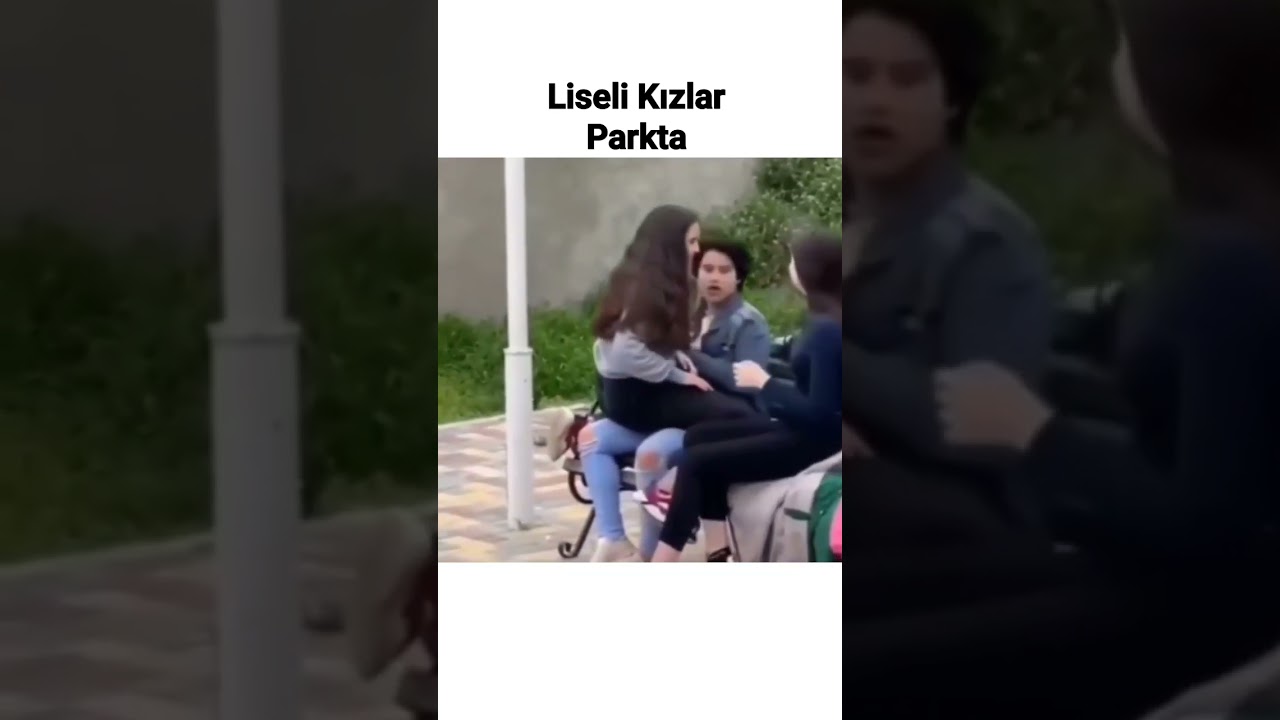 Liseli Kızlar Parkta öpüşürken #girl #shorts