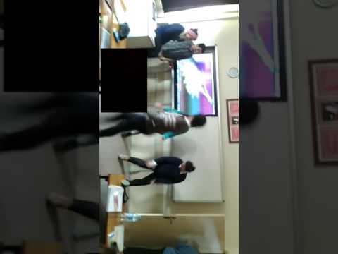 Liseli kızlardan Uganda milli dansı. (+18)