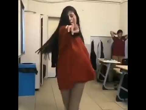 Liseli kızların  dansı