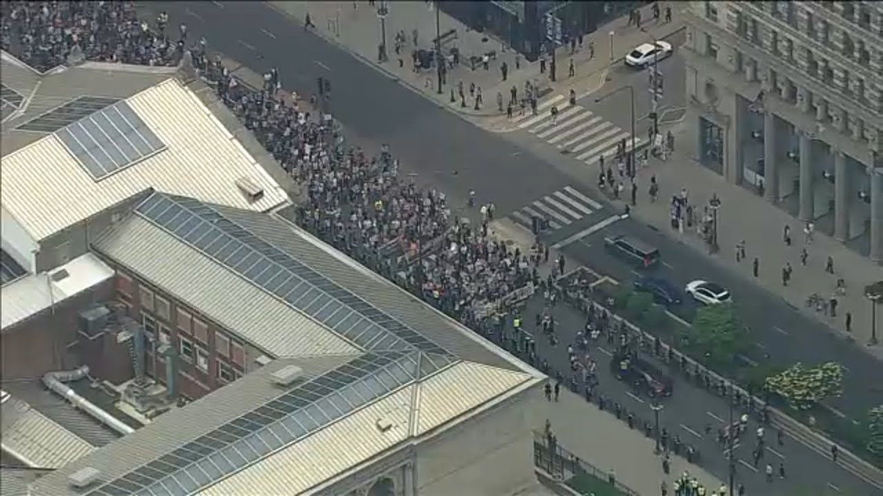 LIVE: Anti-ICE protesters march through the Loop in Chicago