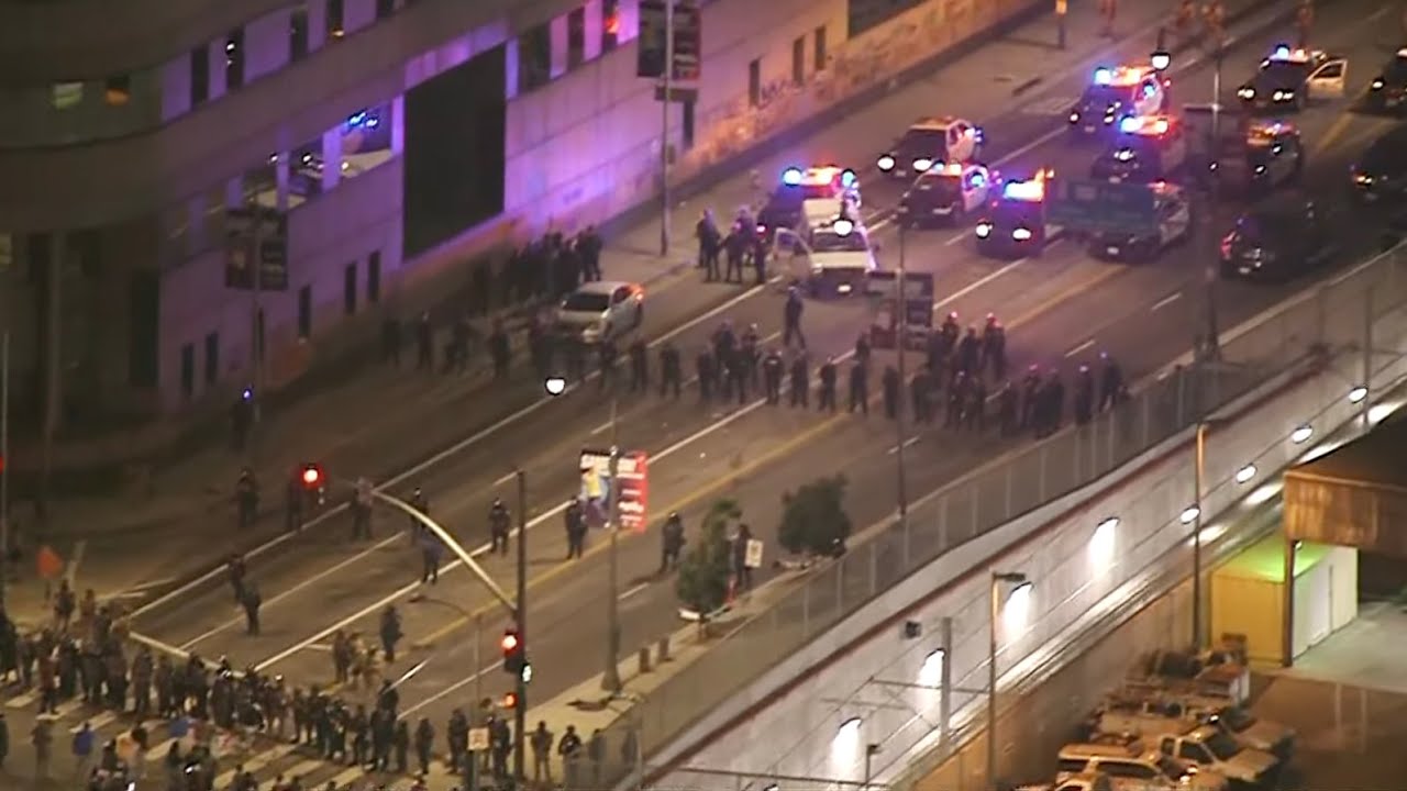 Live: Feds in standoff with protesters in downtown LA