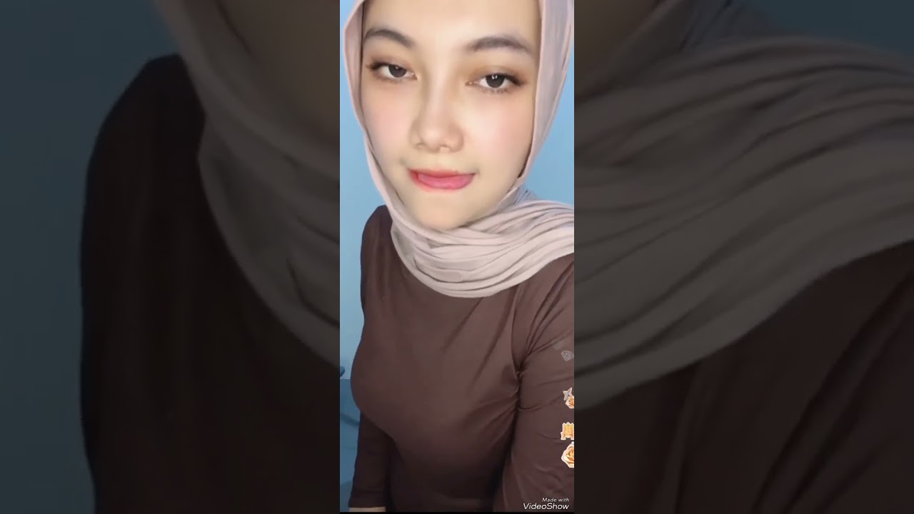 Live halu vhie jilbab cantik mainan lidah sambil jil4t botol  #bigo #hijab #live