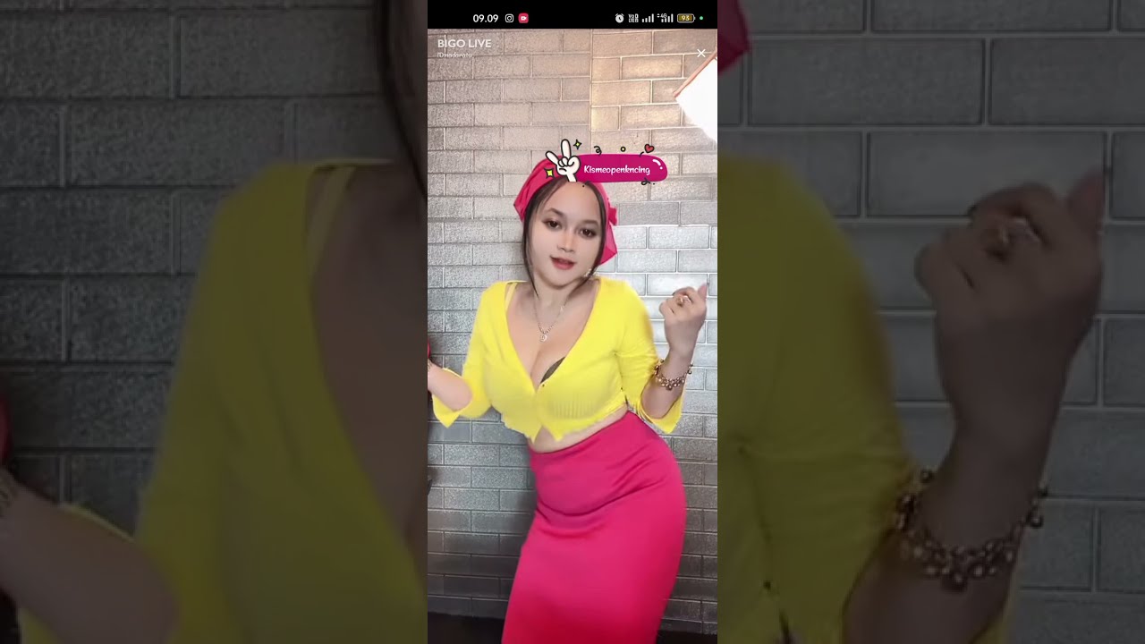 Live hot goyang nada ratu bar bar
