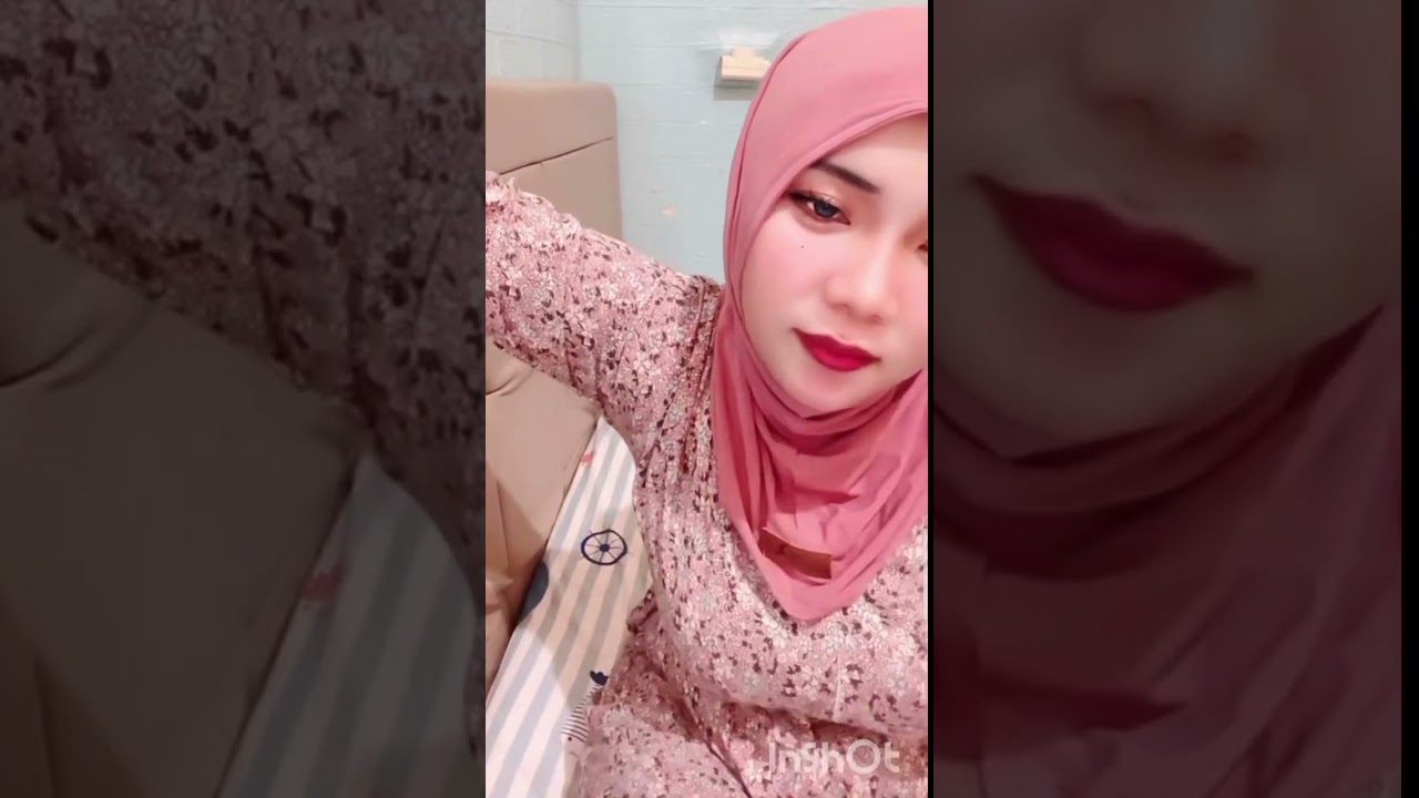 Live hot hijab sange goyang bar bar