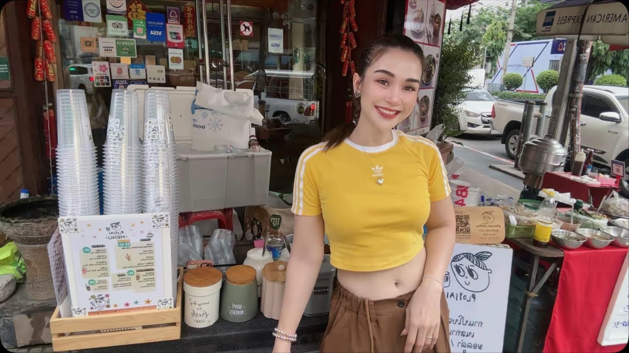 LIVE Street Café - Welcome Family 🤗 Ploysai Coffee Lady in Bangkok Thailand - Thai Street Food
