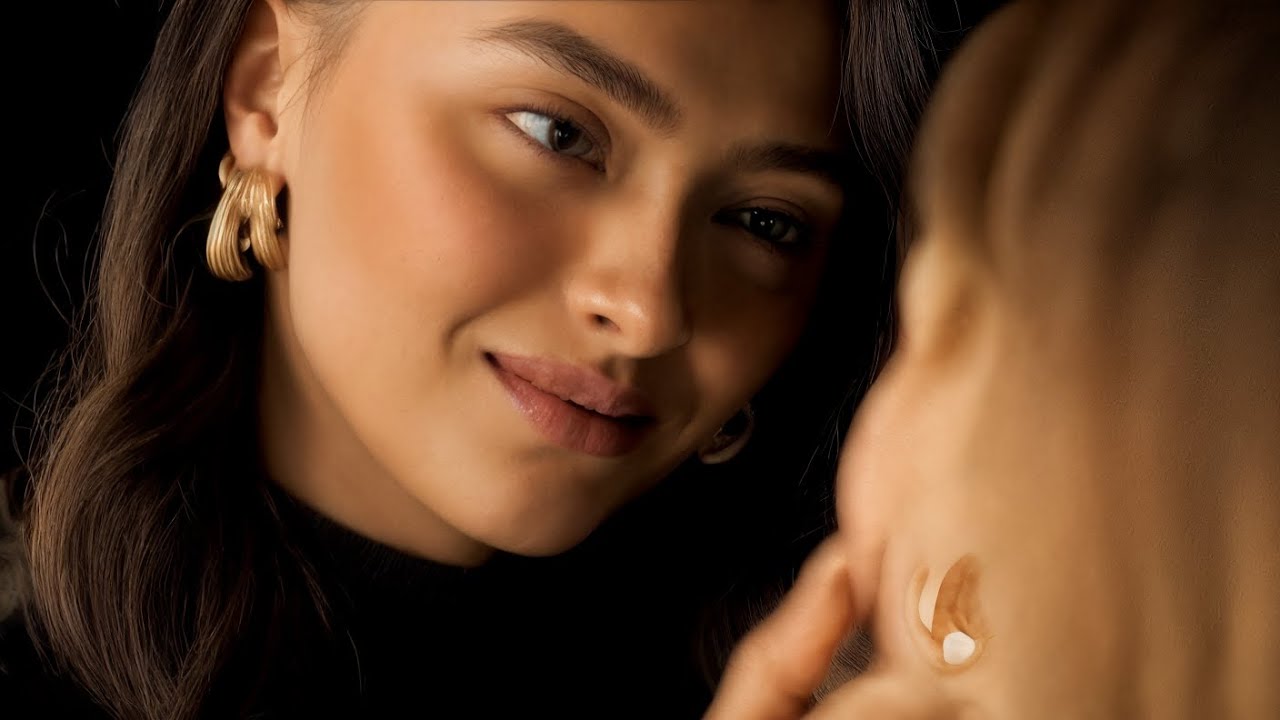 Living in the shadows-Lesbian love| Lesbian Kissing |Mature and Young Adult