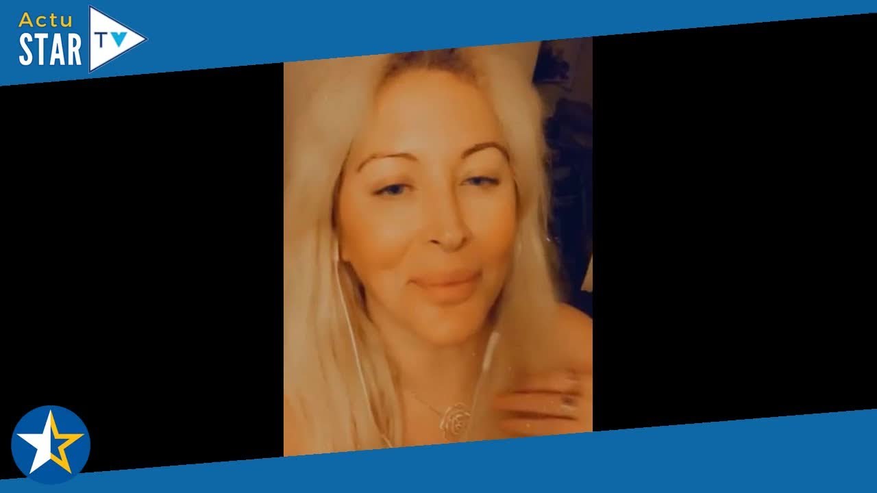 Loana les seins à l'air et 