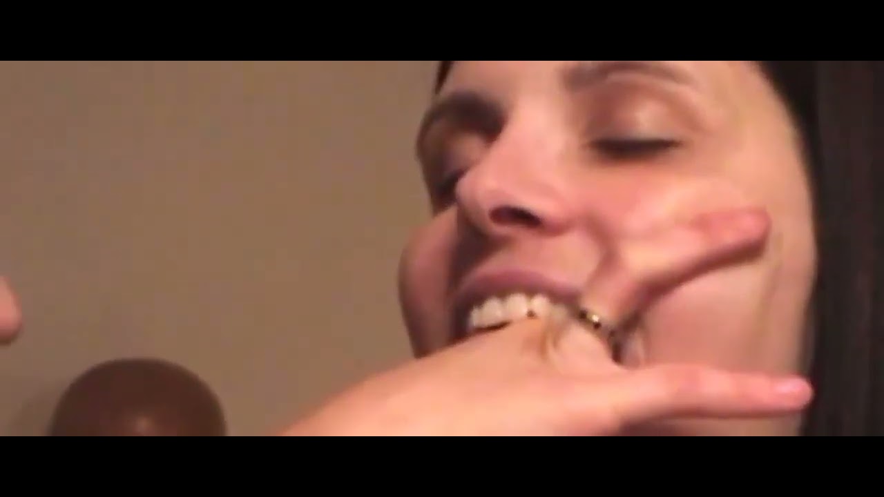 Long tongue kissing lesson #004
